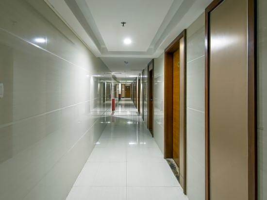 Youyou international apartment (Guangzhou Haizhu Plaza subway station private finance store)