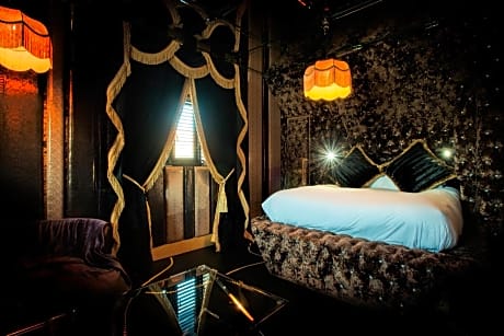 Deluxe Double Room with Shower