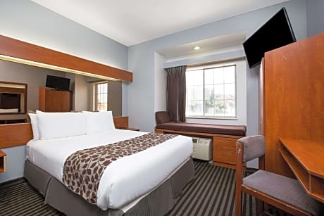 1 Queen Bed Non-Smoking