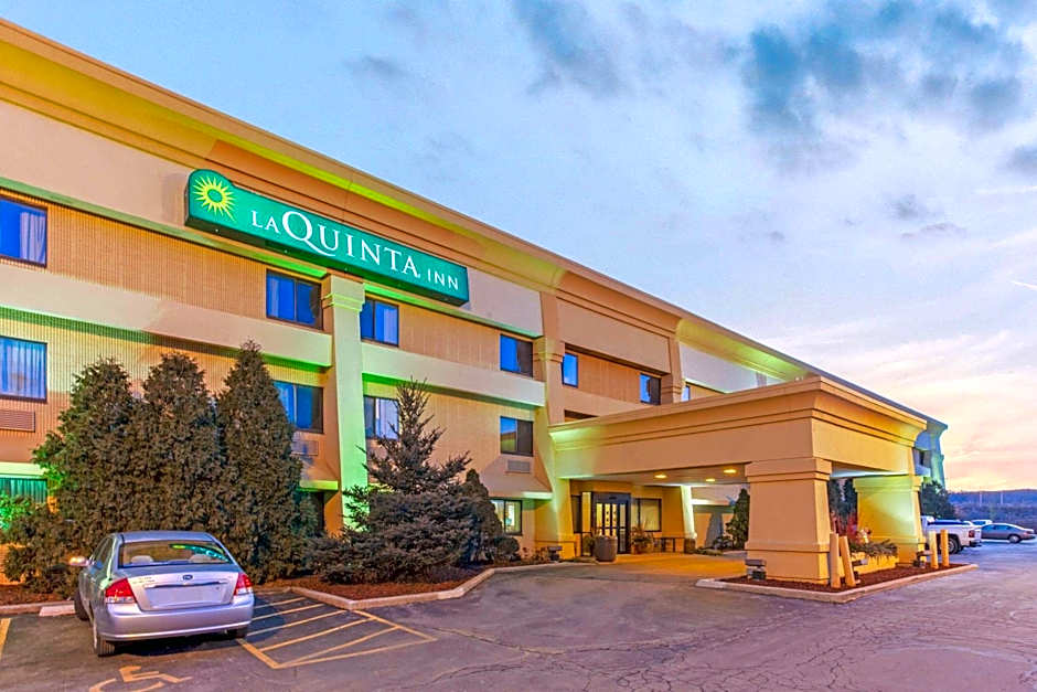 La Quinta Inn & Suites by Wyndham Milwaukee Airport / Oak Creek