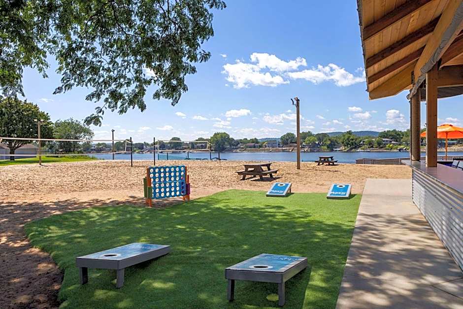 AmericInn by Wyndham La Crosse Riverfront-Conference Center