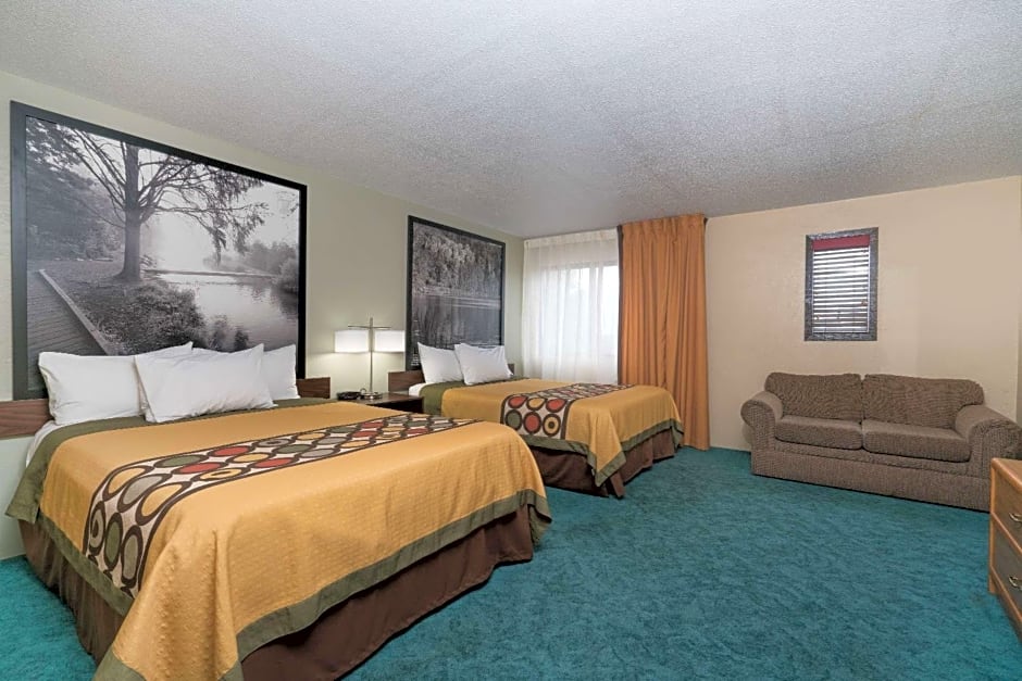 Super 8 by Wyndham Alexandria MN