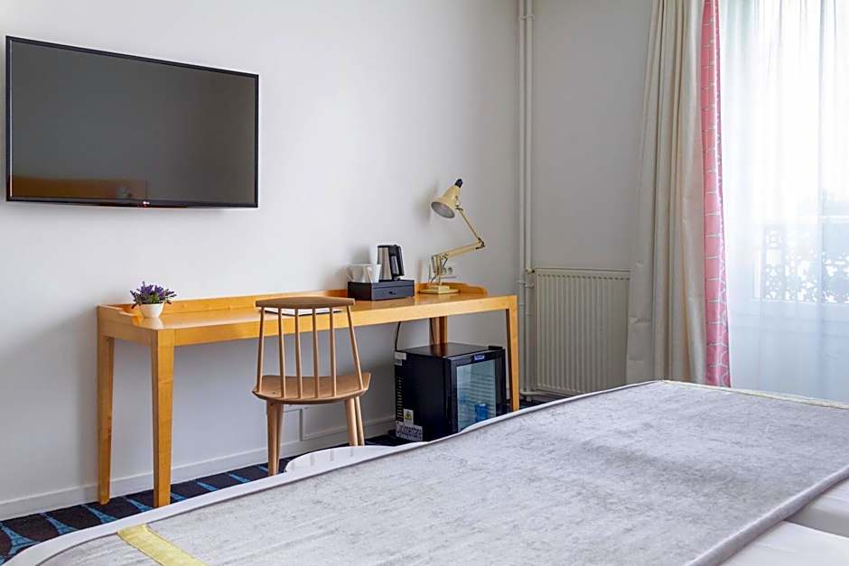 Photo 1 of 9 of Superior 2 Beds