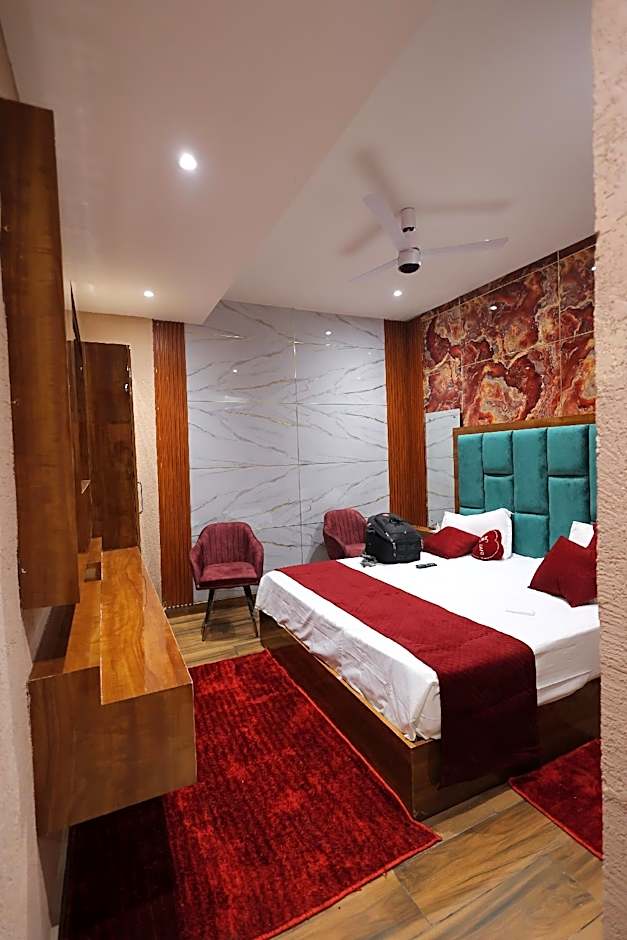 Hotel M2M , Narela