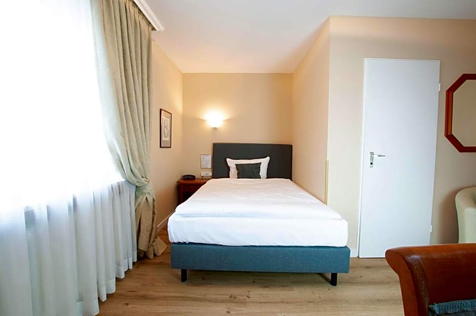 Hotel Altmünchen by Blattl