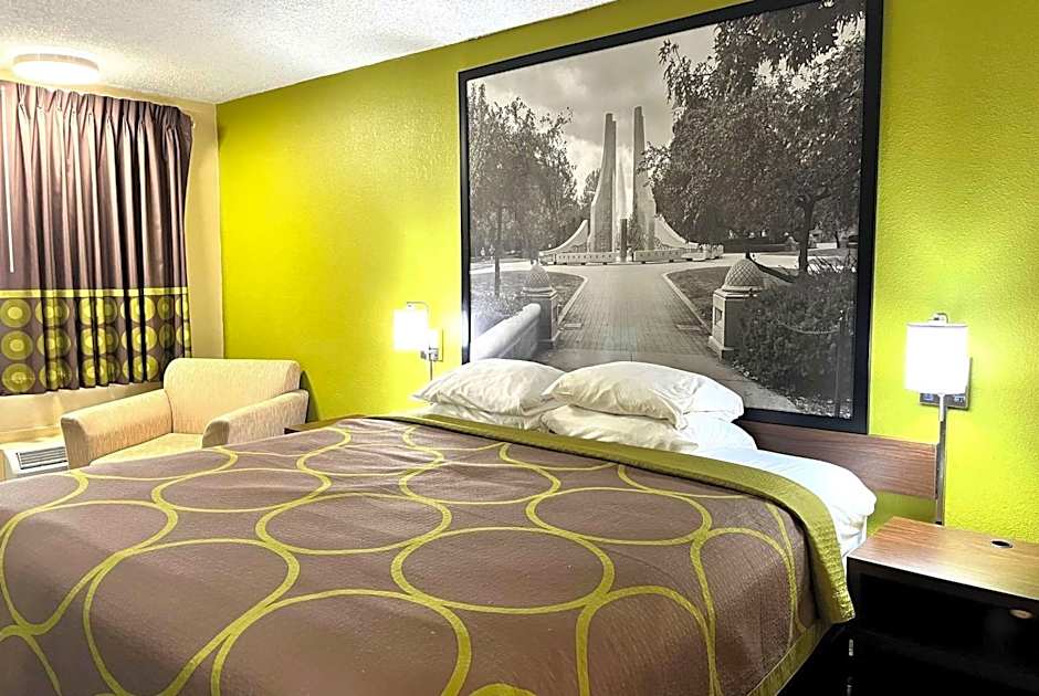 Super 8 by Wyndham Lafayette / Purdue Area