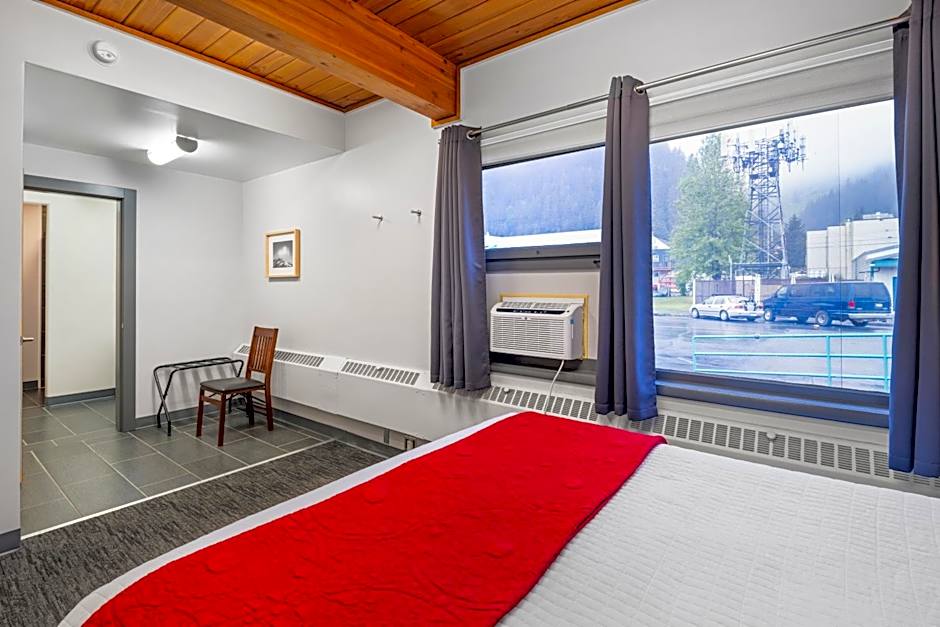 Seward Adventure Lodge