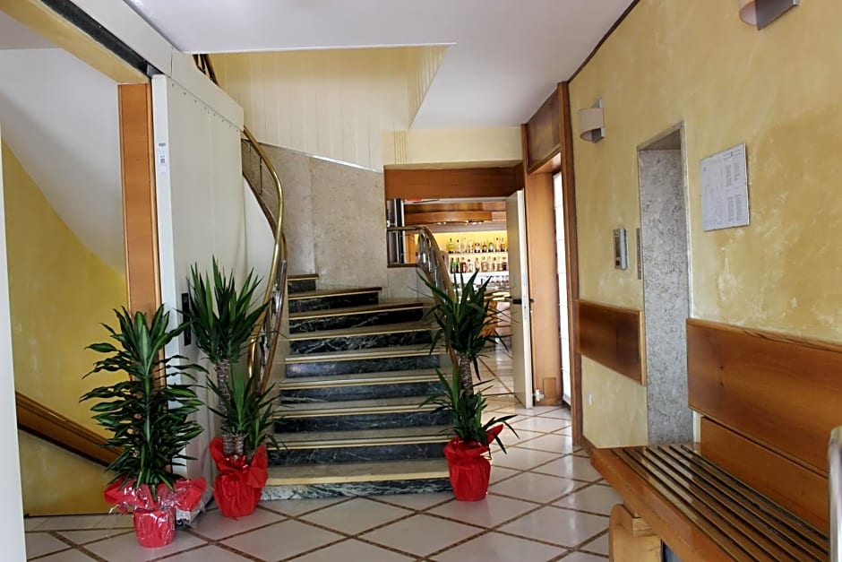 New Alexander Hotel