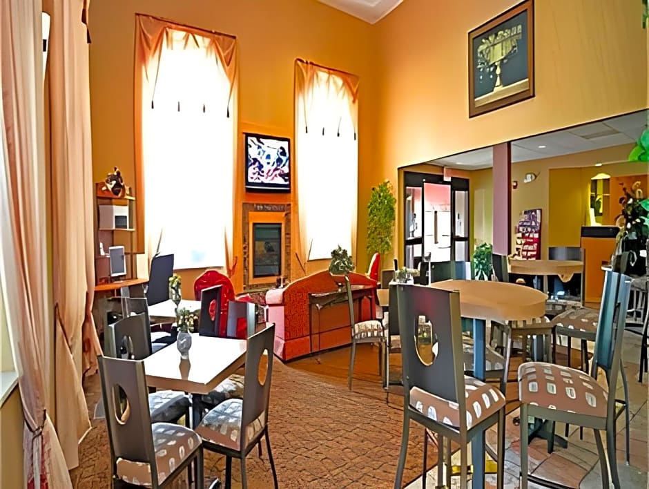Comfort Inn & Suites Sharonville - Cincinnati North