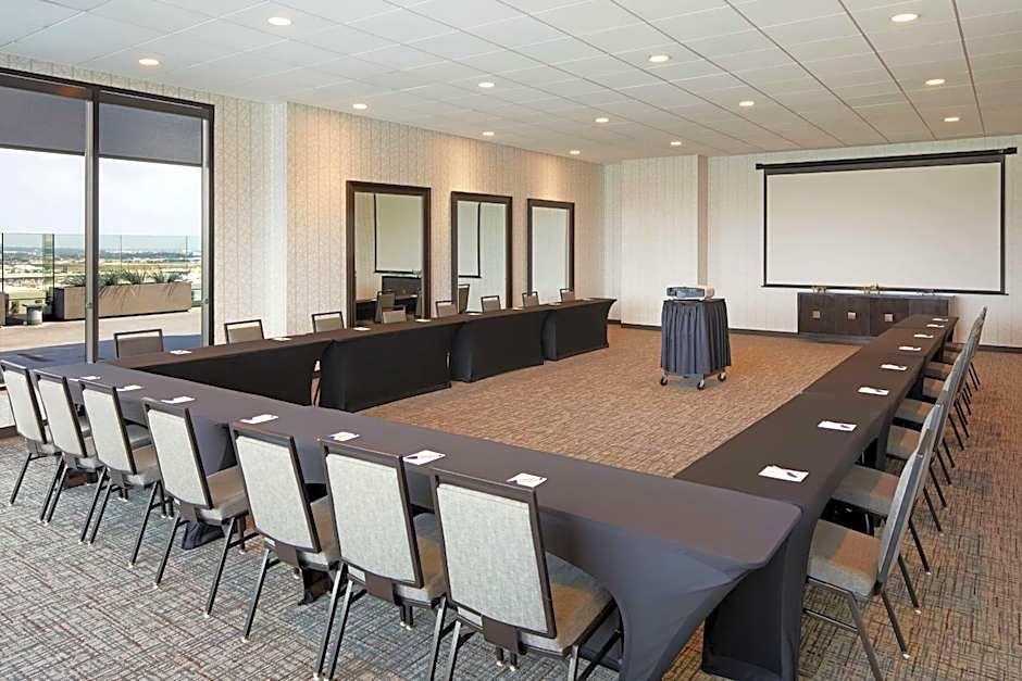 H Hotel Los Angeles, Curio Collection by Hilton