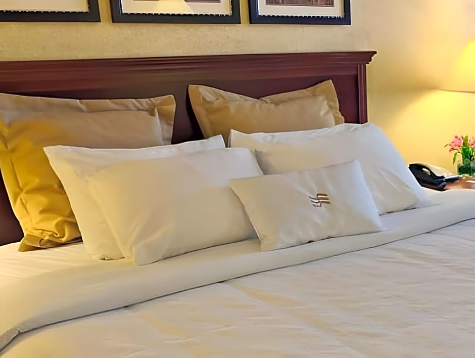 Crowne Plaza Denver International Airport