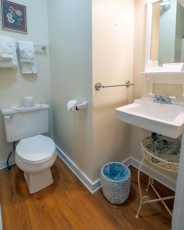 Terrace Inn and 1911 Restaurant