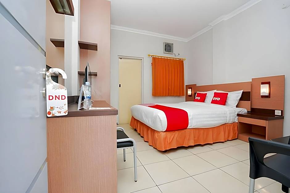 Super OYO 2075 Graha Marina