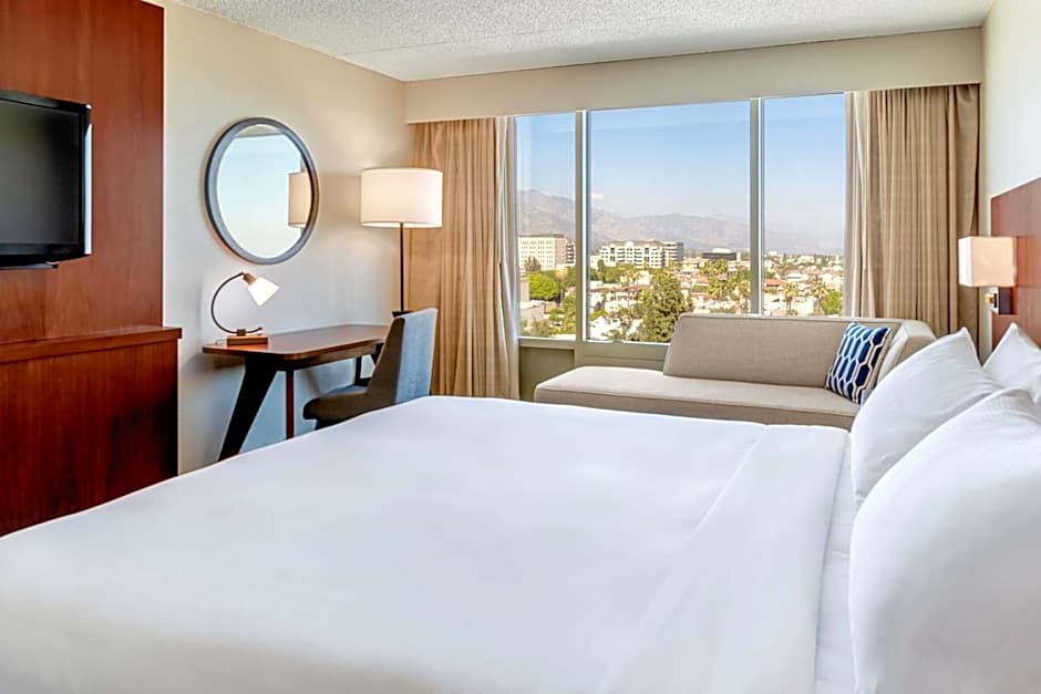 Photo 1 of 6 of 1 King Bed, Mountain View