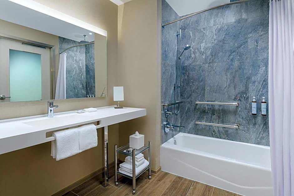 AC Hotel by Marriott Naples 5th Avenue