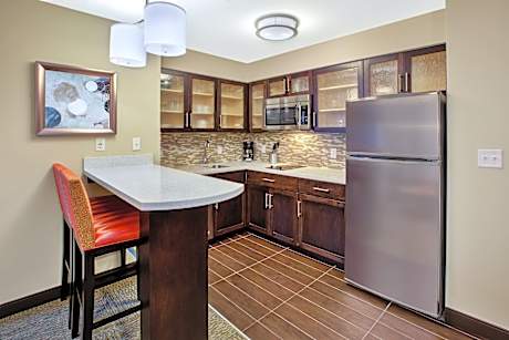 2 Bedroom Suite Mobility Accessible Tub