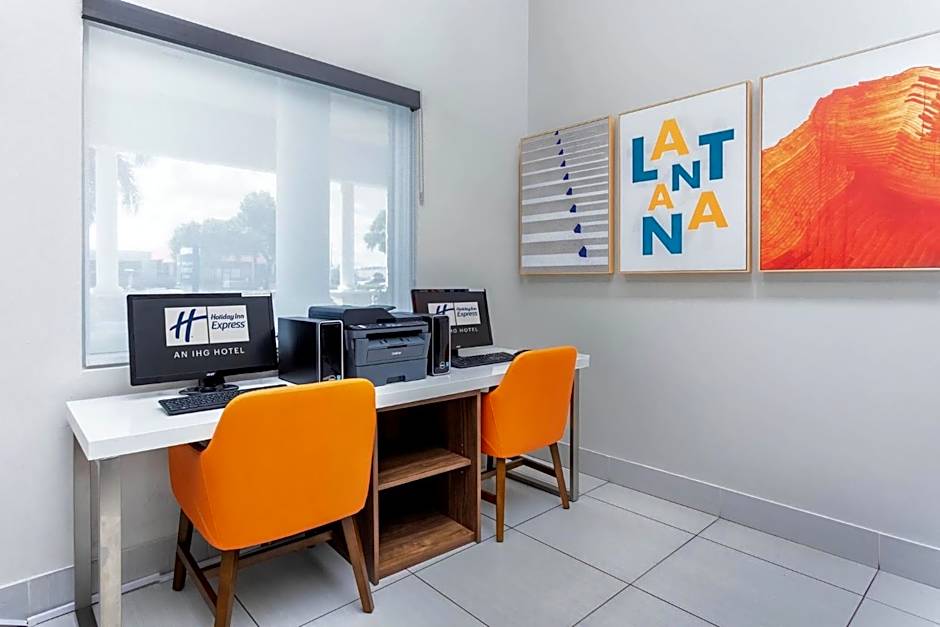 Holiday Inn Express & Suites Lantana By IHG