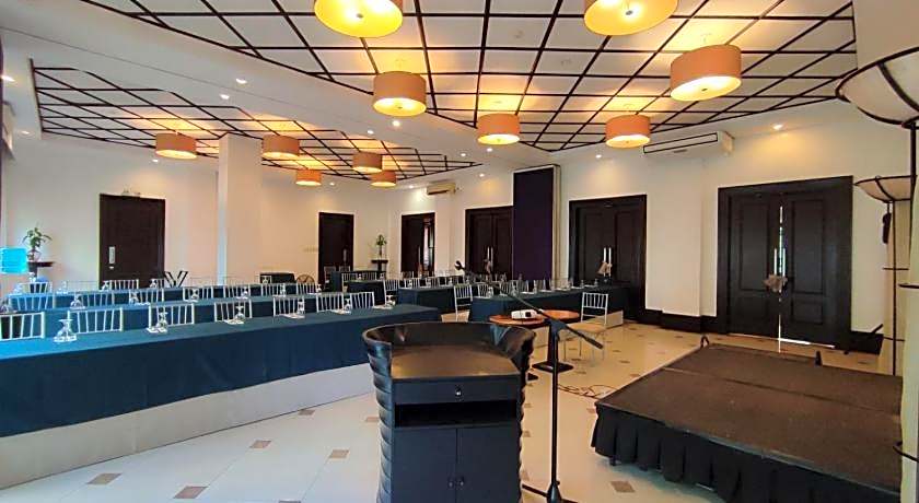 Pontefino Hotel And Residences