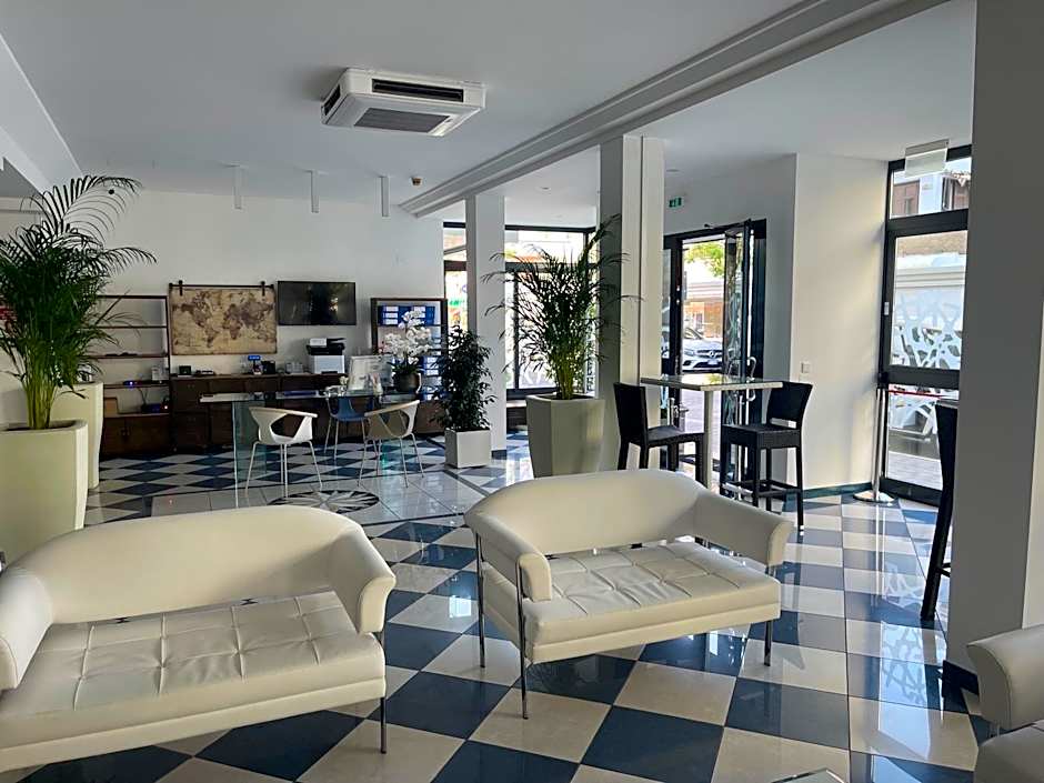 Hotel Athena