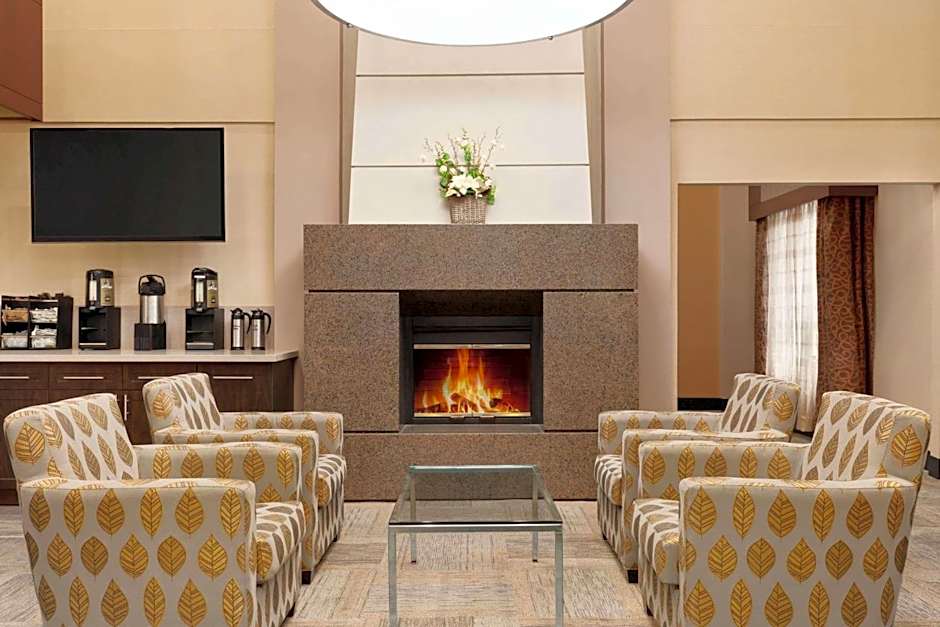 Travelodge by Wyndham Oshawa Whitby