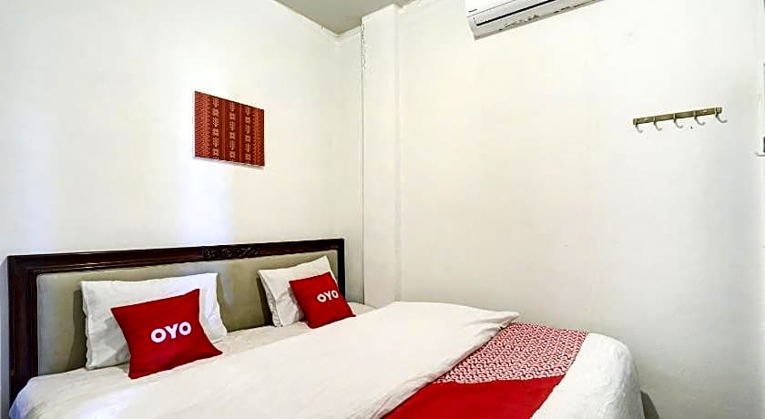 OYO 90645 Karisma Residence