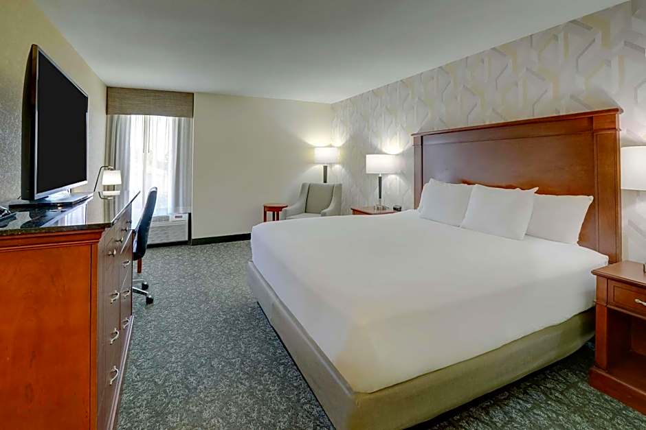 DRURY INN & SUITES CHARLOTTE UNIVERSITY PLACE
