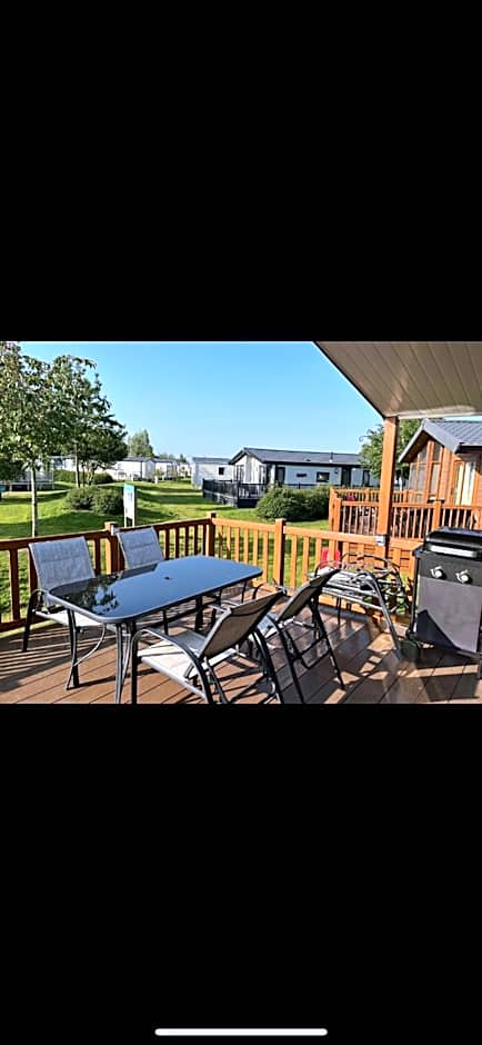 The Luxury break Sleeps 6 at 44 Kingfisher Court South facing