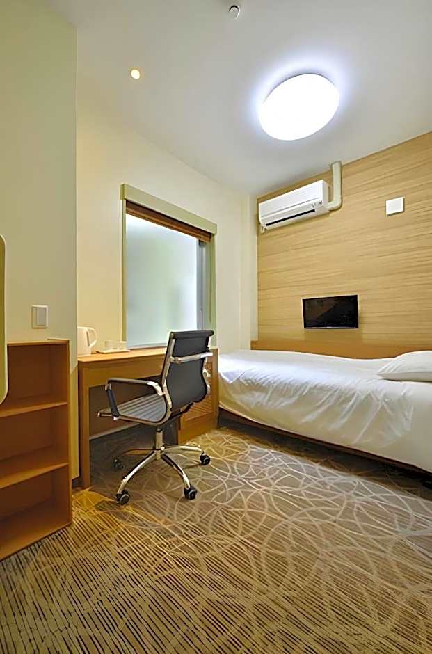 Okinawa Kariyushi Lch Izumizaki Kenchomae Hotel