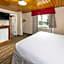 Econo Lodge Inn & Suites