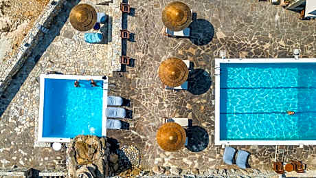 Cavos Bay Hotel & Studios