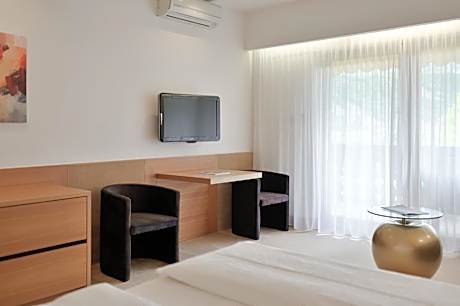 Deluxe Double Room with Shower