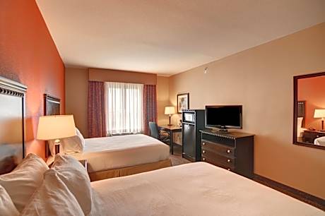 Standard Queen Room with Two Queen Beds and Roll-In Shower - Mobility Access