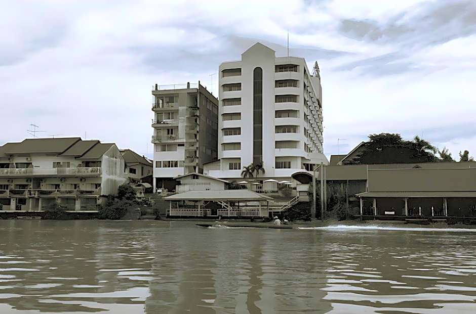 Ayothaya Riverside Hotel