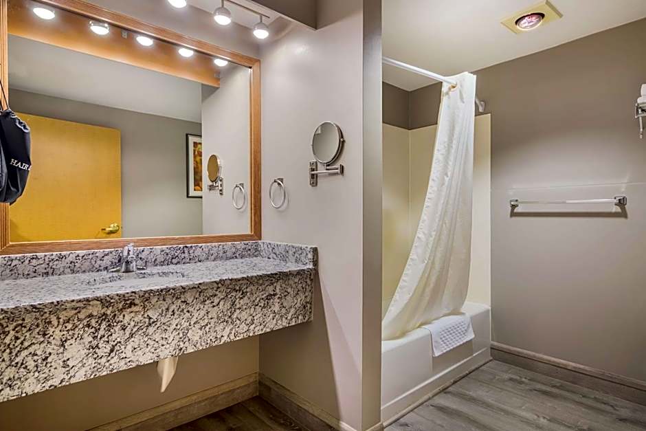 Best Western Plus Executive Court Inn & Conference Center