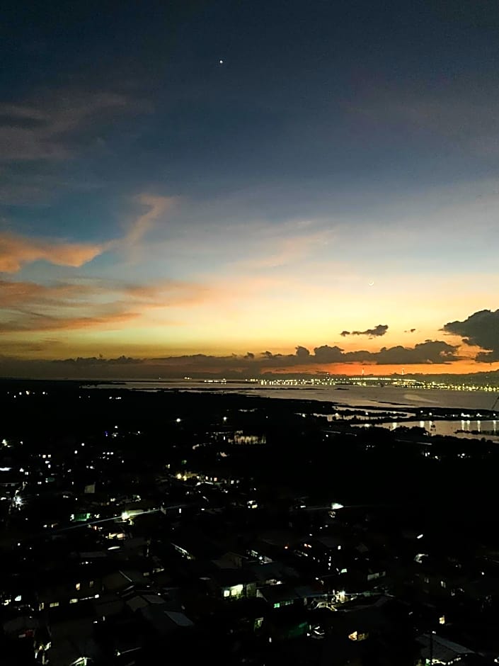 Quayside Condo near Airport