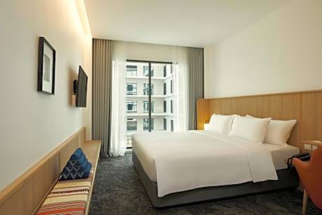 Roomy King Courtyard