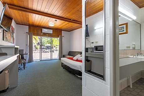 Superior Queen Motel Room