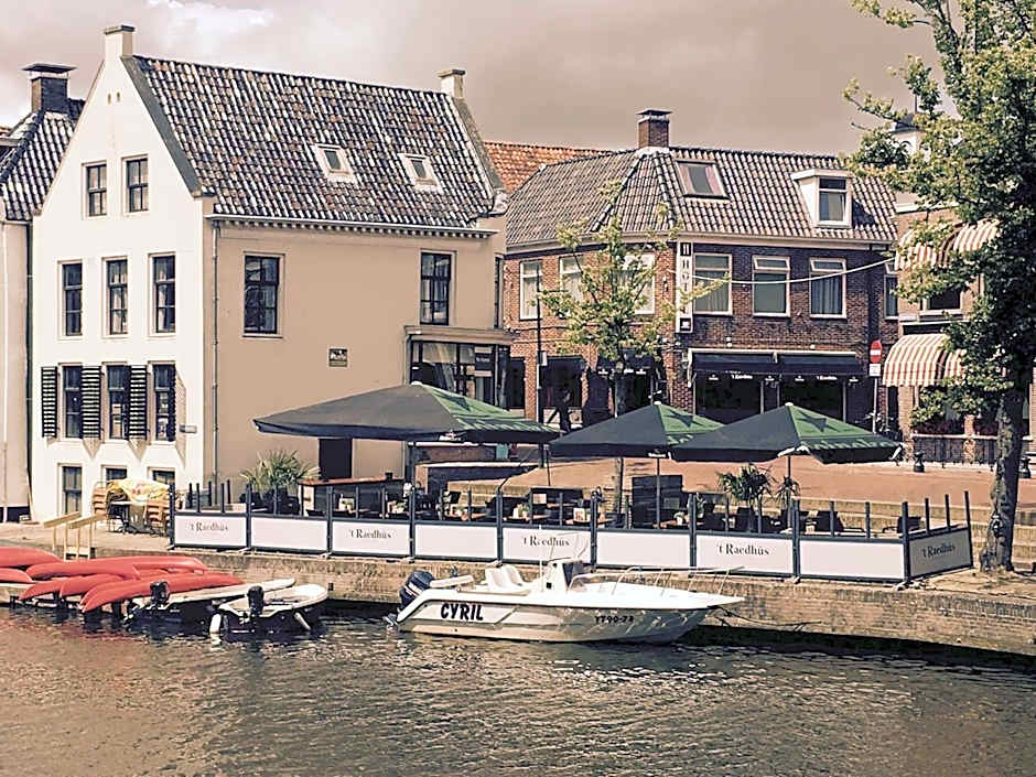 Hotel Cafe Restaurant 't Raedhus