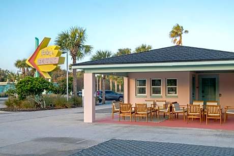 Haley's Court Boutique Motel