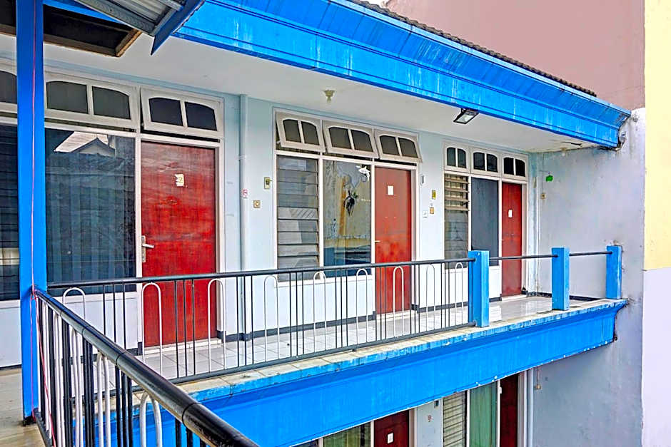 OYO Life 1711 Serayu Sumbersari Residence