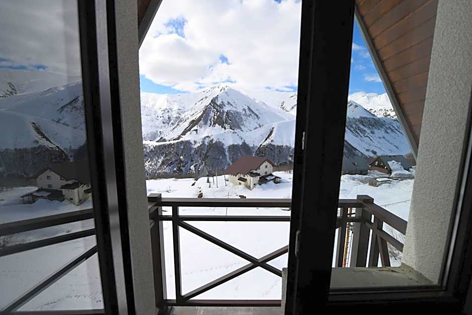 Ereto Hotel by SnowTime