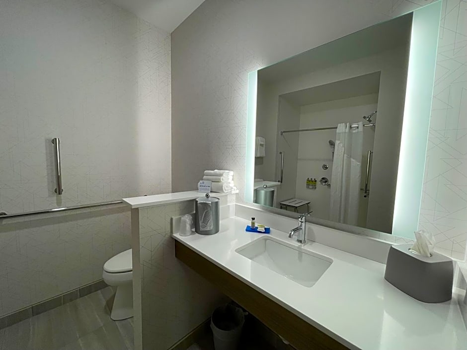 Holiday Inn Express and Suites Ft. Smith Airport By IHG