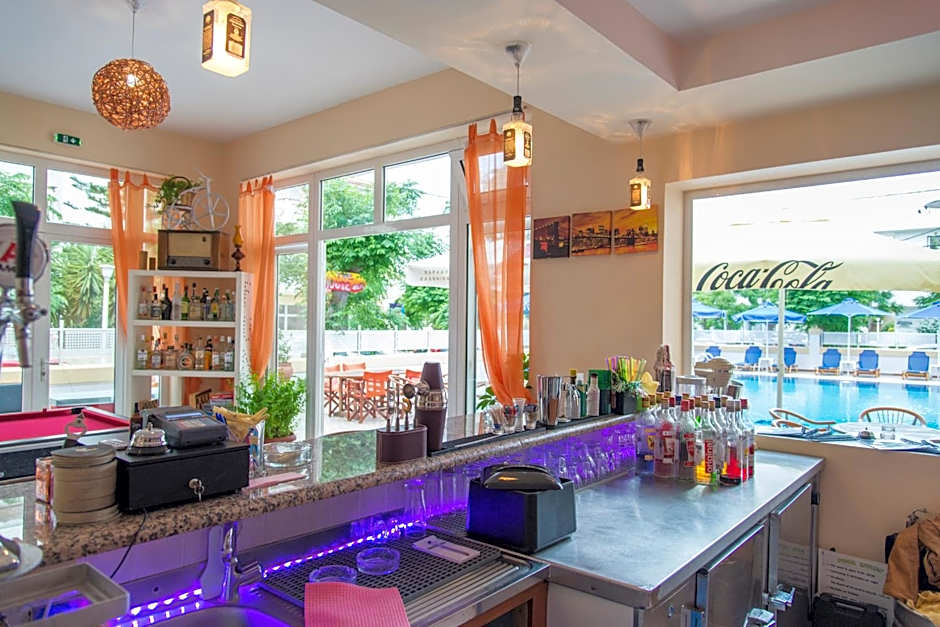 Erato Studios & Apartments