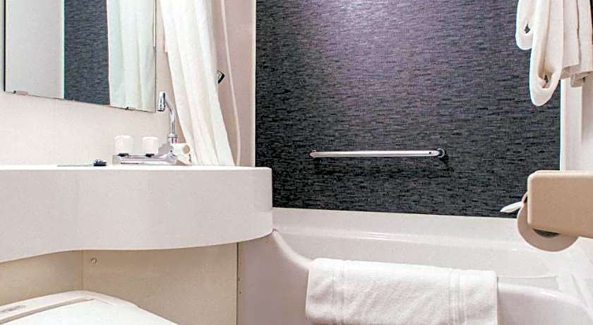 Hamilton Hotel Black