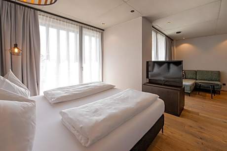 Suite with Lake View