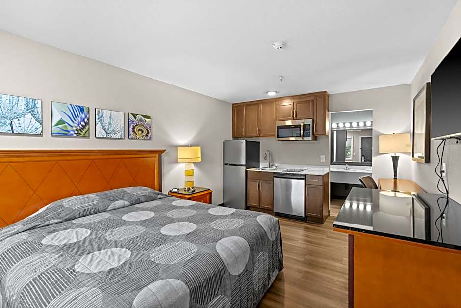 Basecamp Puyallup a Travelodge by Wyndham