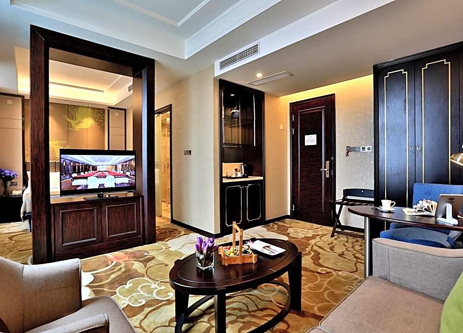 Yiwu Zhonglian Kaixin Hotel