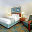 La Quinta Inn & Suites by Wyndham Chicago Willowbrook