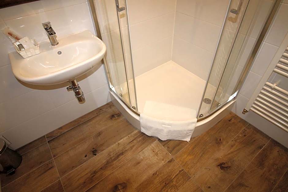 Penzión Wellness & Restaurant Zoborská, free parking