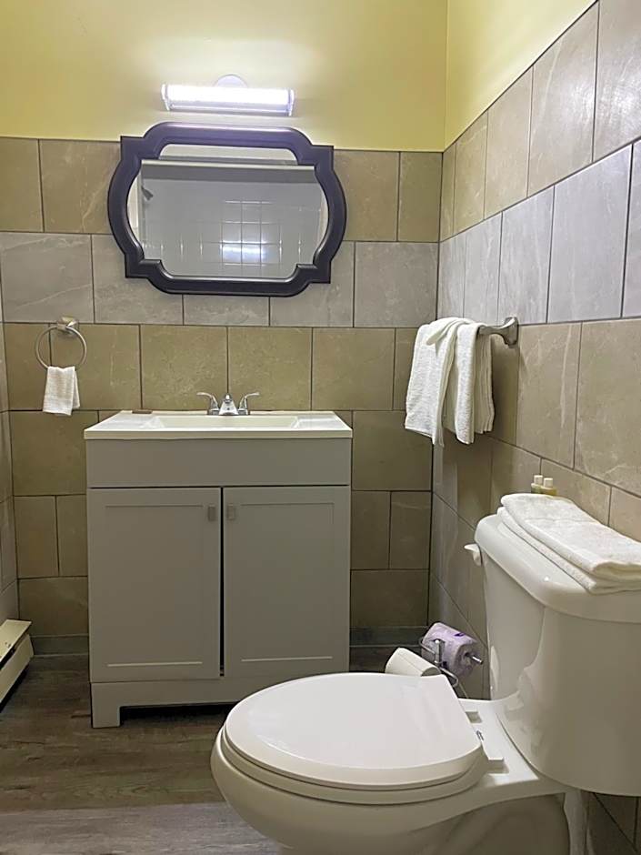 Scottish Inn Near the Falls and Casino